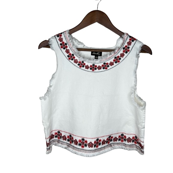 Dee Elly Embroidered Raw Hem White Tank Top - Picture 1 of 13